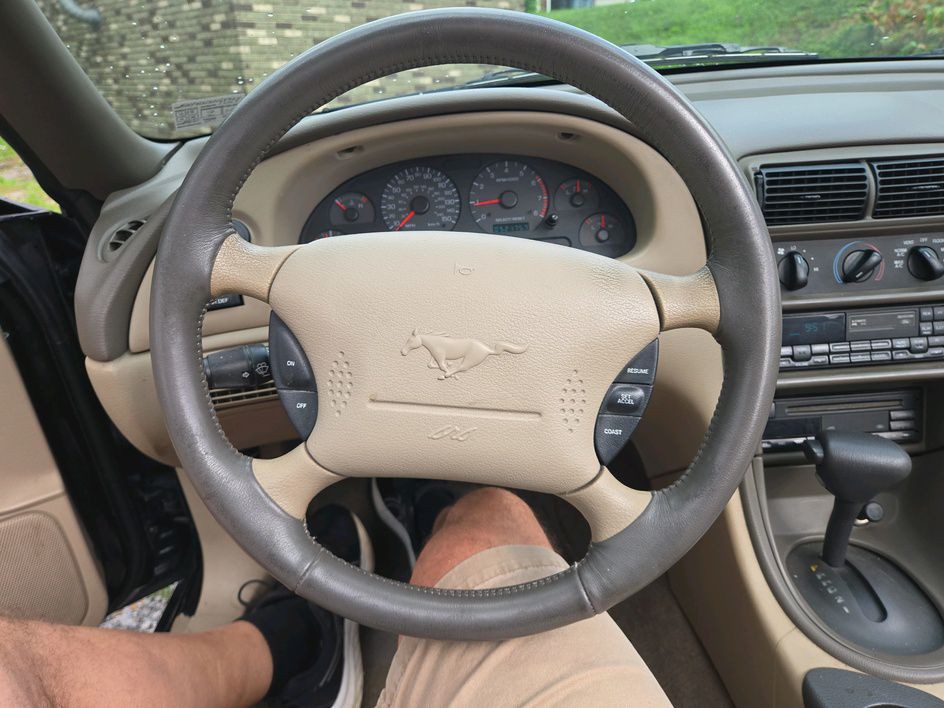 1999 Ford Mustang Image 14