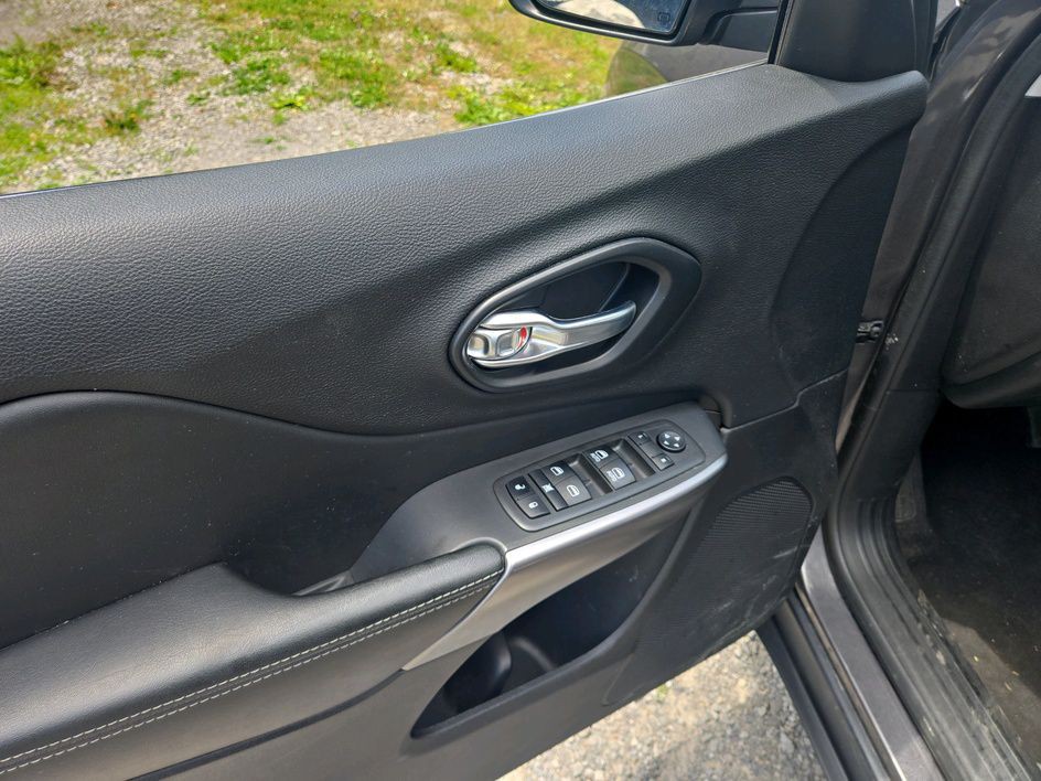 2021 Jeep Cherokee Image 11