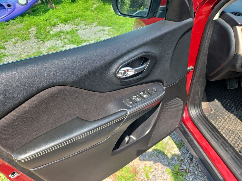 2016 Jeep Cherokee Image 11