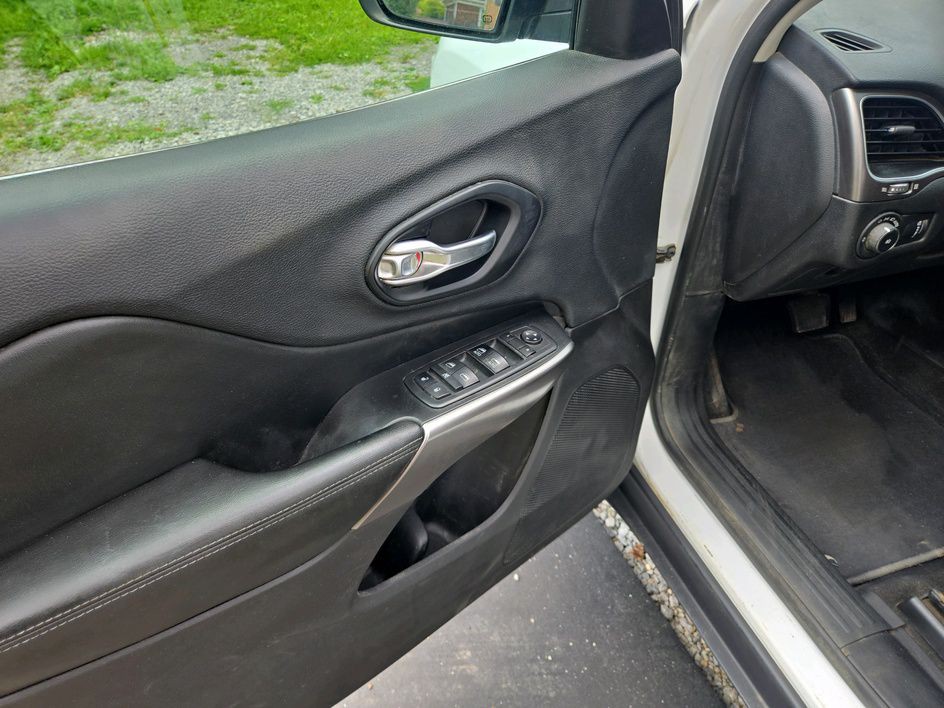 2019 Jeep Cherokee Image 11
