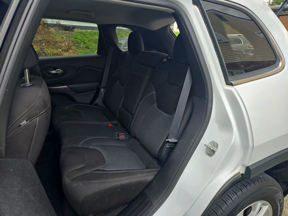 2019 Jeep Cherokee Image 13