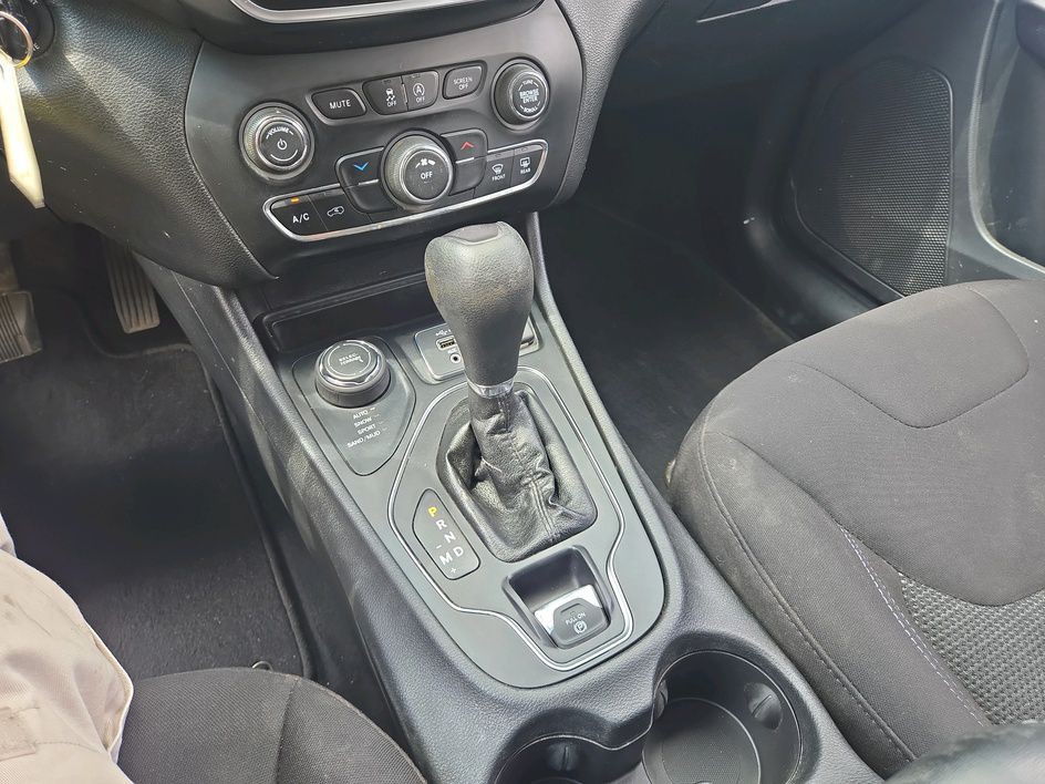2019 Jeep Cherokee Image 15