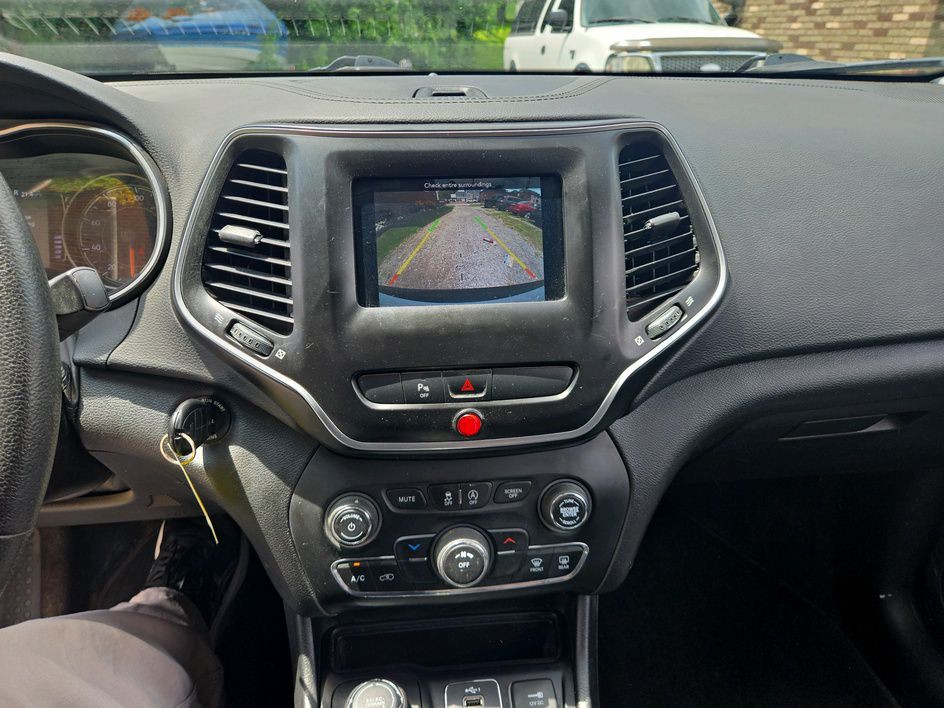 2019 Jeep Cherokee Image 16