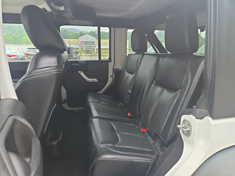 2015 Jeep Wrangler Unlimited Image 13