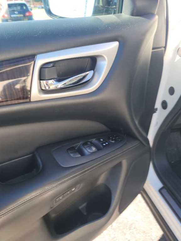 2013 Nissan Pathfinder Image 18