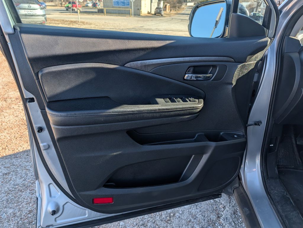 2019 Honda Ridgeline Image 7