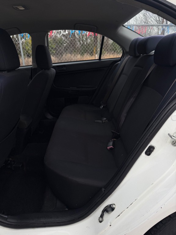 2015 Mitsubishi Lancer Image 9