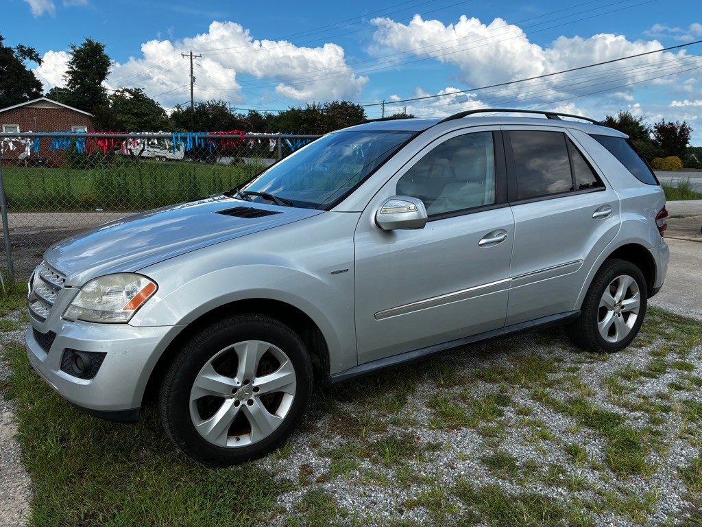 2009 Mercedes-Benz M-Class Image 1