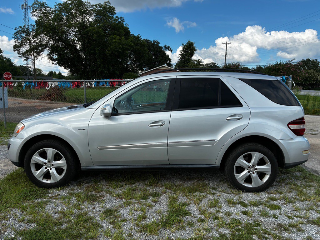 2009 Mercedes-Benz M-Class Image 2