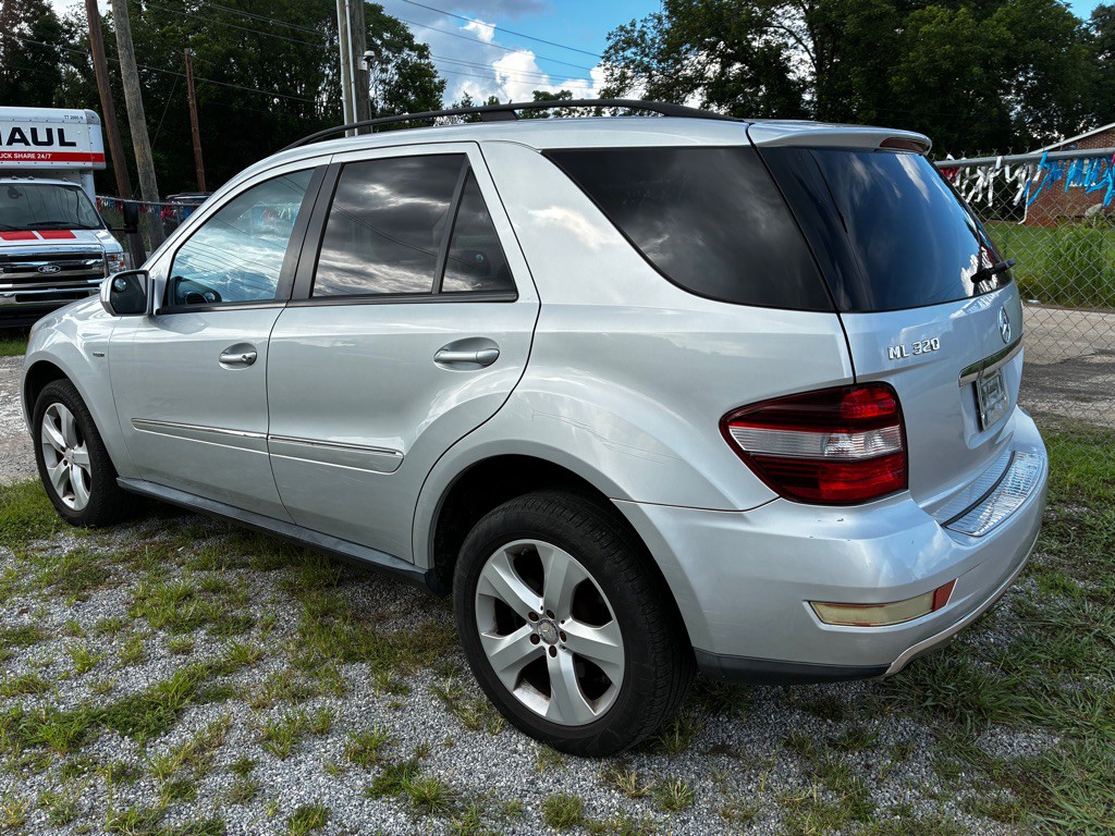 2009 Mercedes-Benz M-Class Image 3