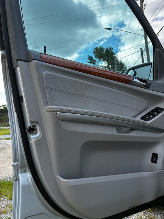2009 Mercedes-Benz M-Class Image 11