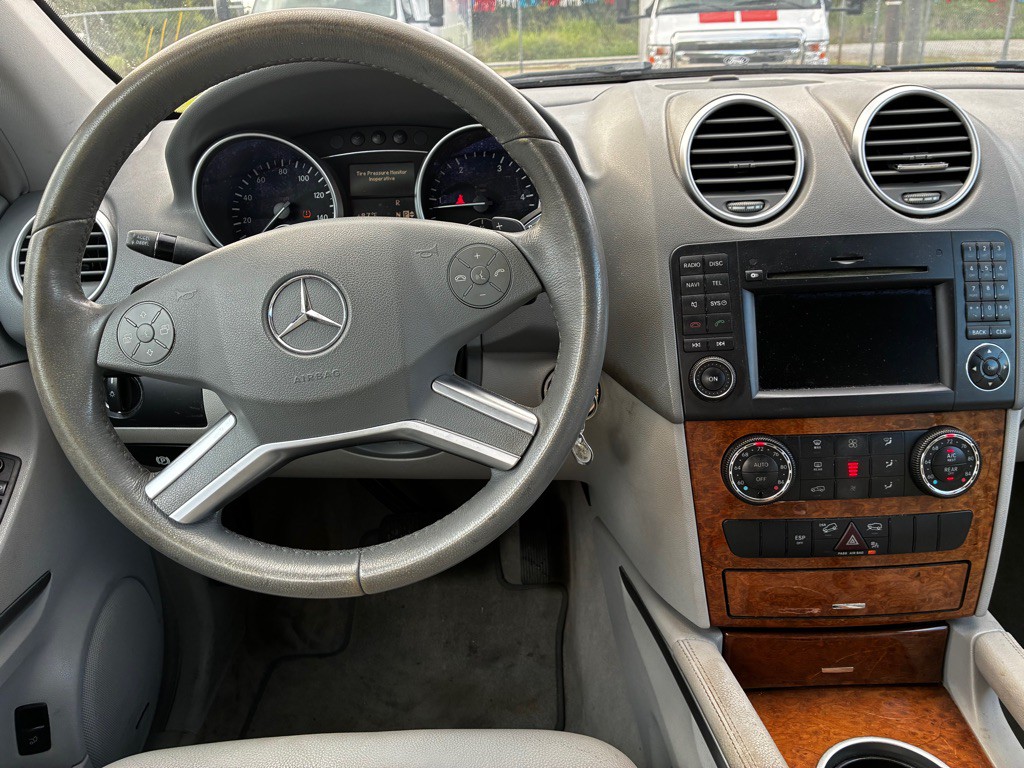 2009 Mercedes-Benz M-Class Image 12