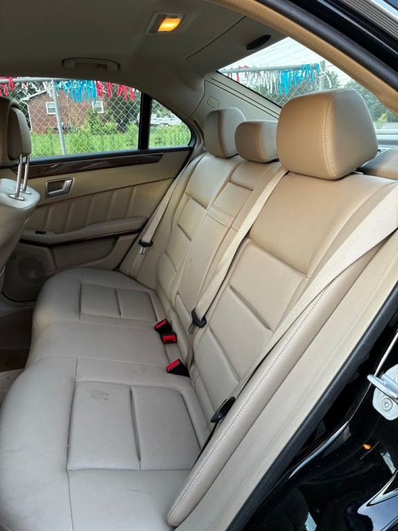 2012 Mercedes-Benz E-Class Image 19
