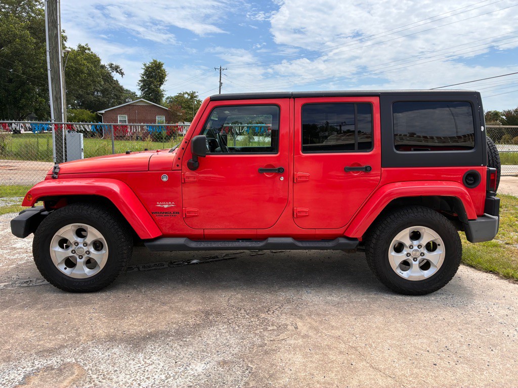 2013 Jeep Wrangler Unlimited Image 2