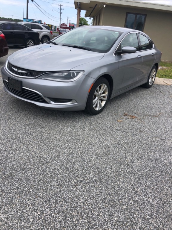 2015 Chrysler 200 Image 2