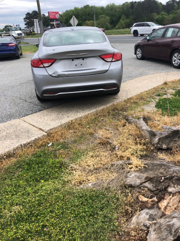 2015 Chrysler 200 Image 4