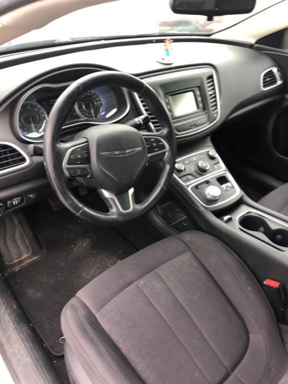 2015 Chrysler 200 Image 5