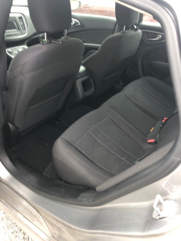 2015 Chrysler 200 Image 6