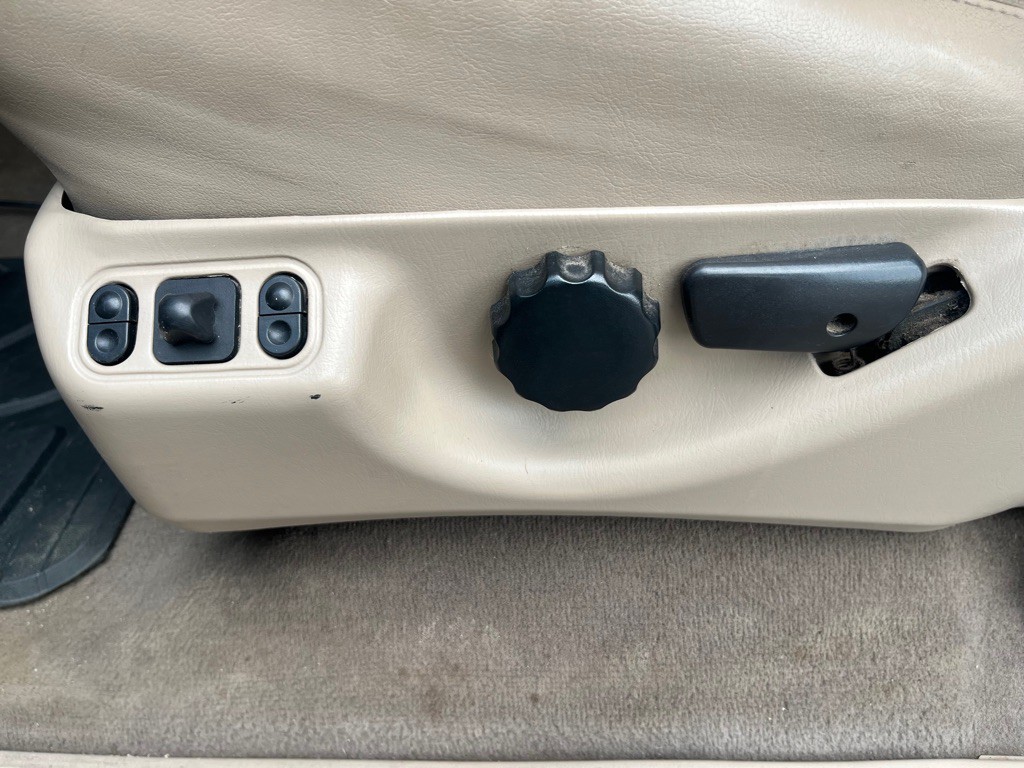 2002 Ford Excursion Image 10