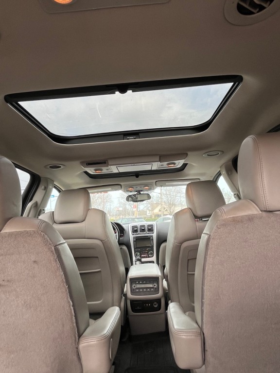 2011 GMC Acadia Image 7