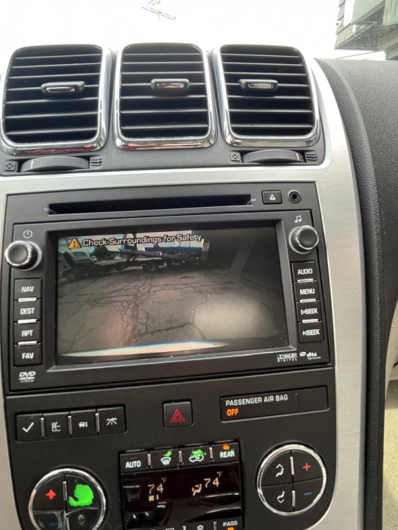 2011 GMC Acadia Image 12