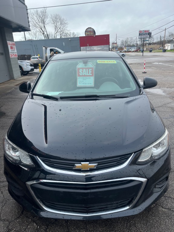 2018 Chevrolet Sonic Image 2