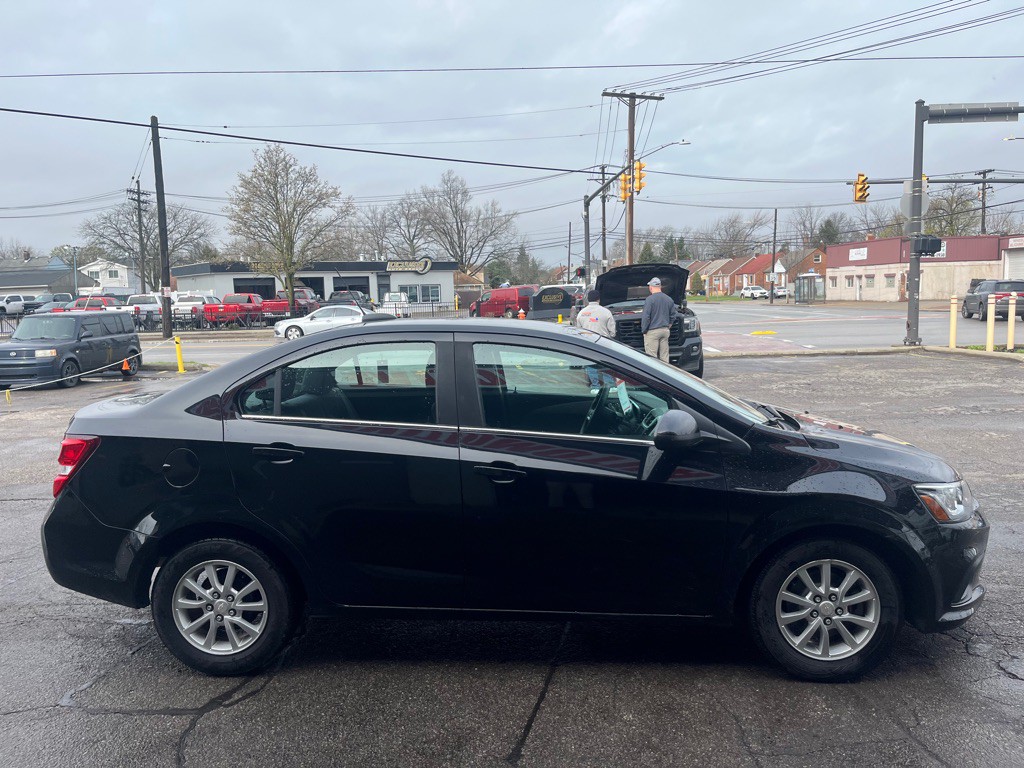 2018 Chevrolet Sonic Image 3