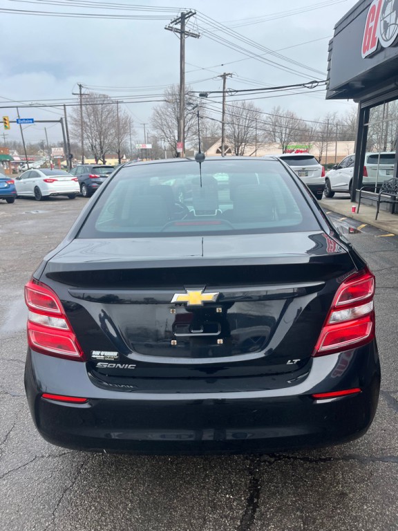 2018 Chevrolet Sonic Image 4
