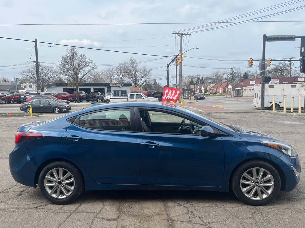 2016 Hyundai Elantra Image 3