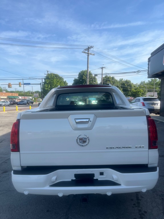 2005 Cadillac Escalade Image 4