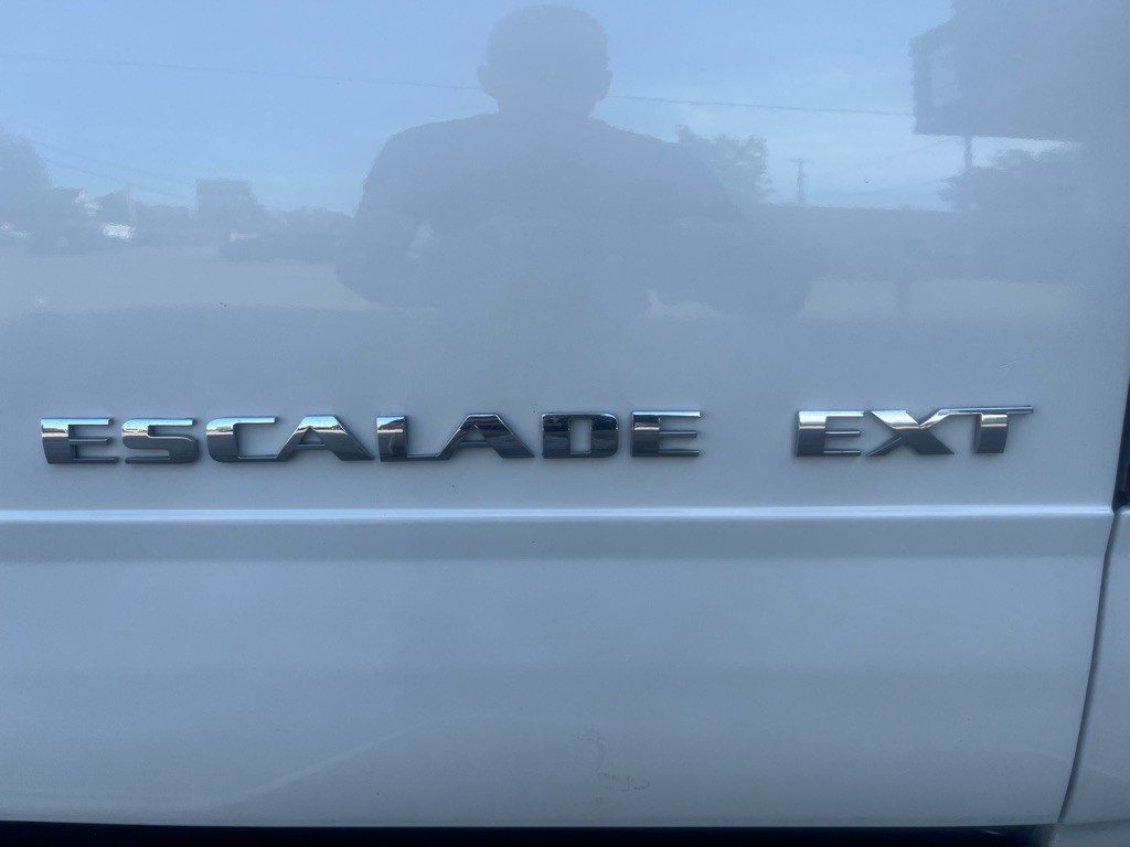2005 Cadillac Escalade Image 5