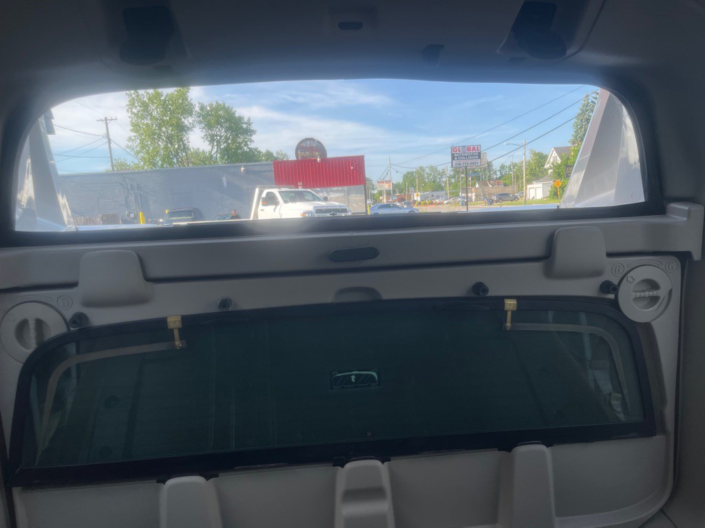 2005 Cadillac Escalade Image 8
