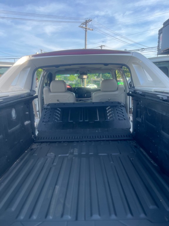 2005 Cadillac Escalade Image 10
