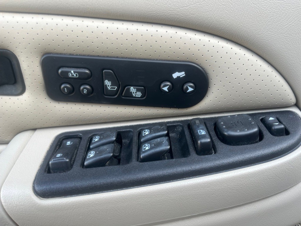 2005 Cadillac Escalade Image 17