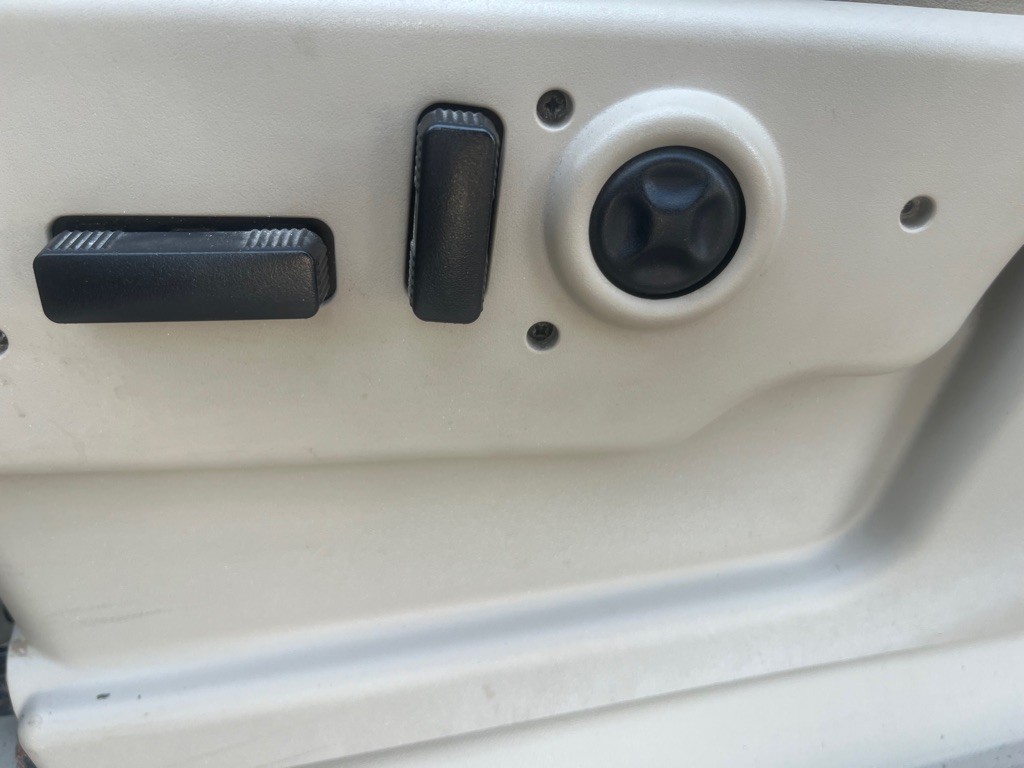 2005 Cadillac Escalade Image 18