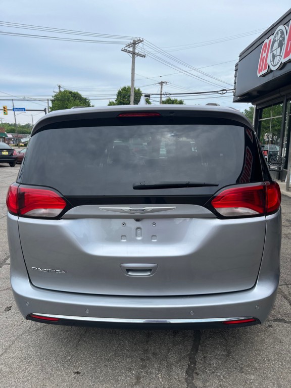 2017 Chrysler Pacifica Image 4