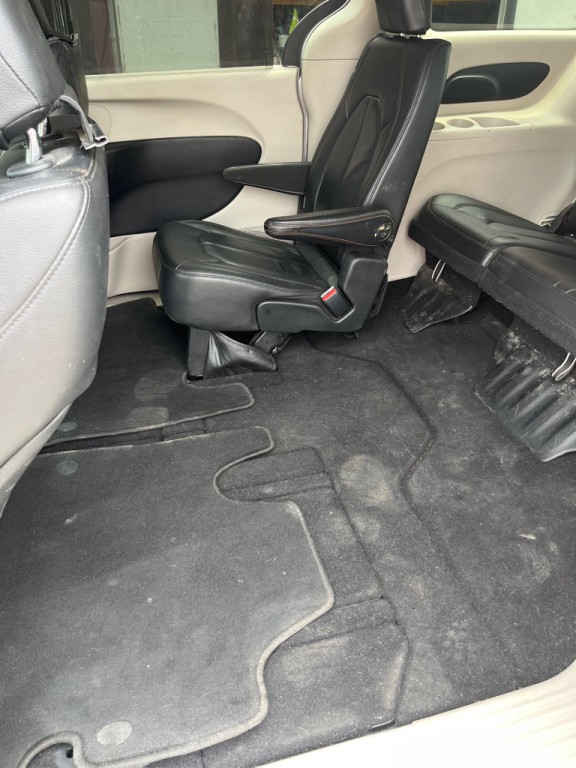 2017 Chrysler Pacifica Image 9