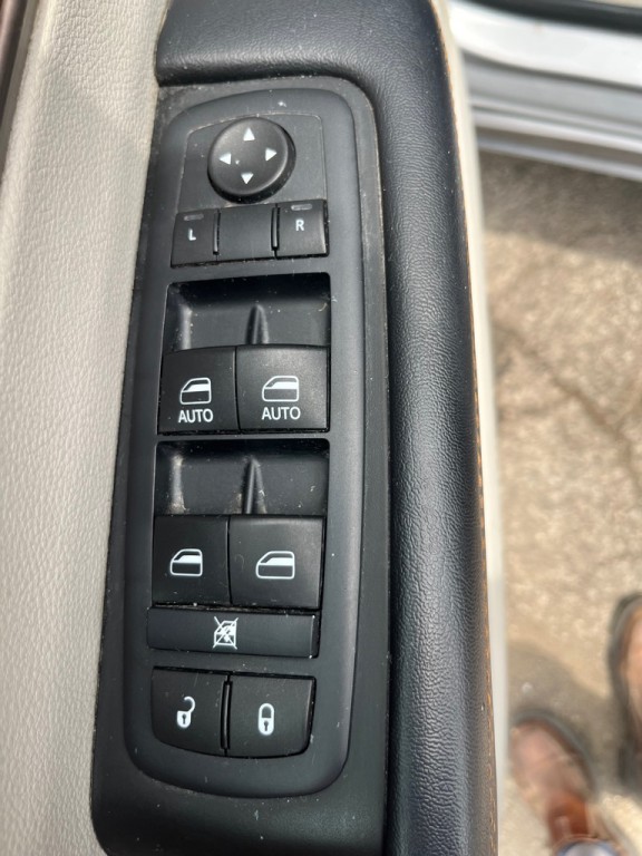 2017 Chrysler Pacifica Image 12