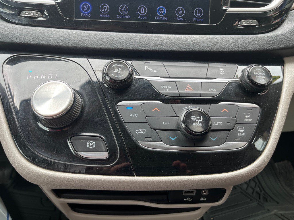 2017 Chrysler Pacifica Image 13