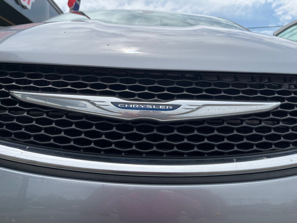 2017 Chrysler Pacifica Image 19