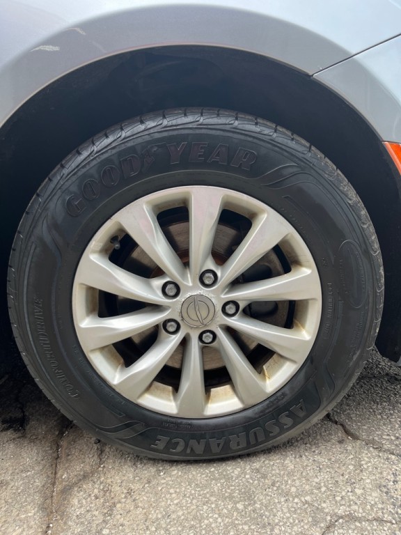 2017 Chrysler Pacifica Image 24