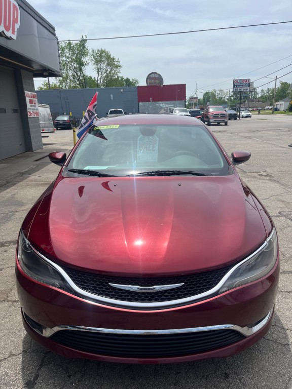 2015 Chrysler 200 Image 2