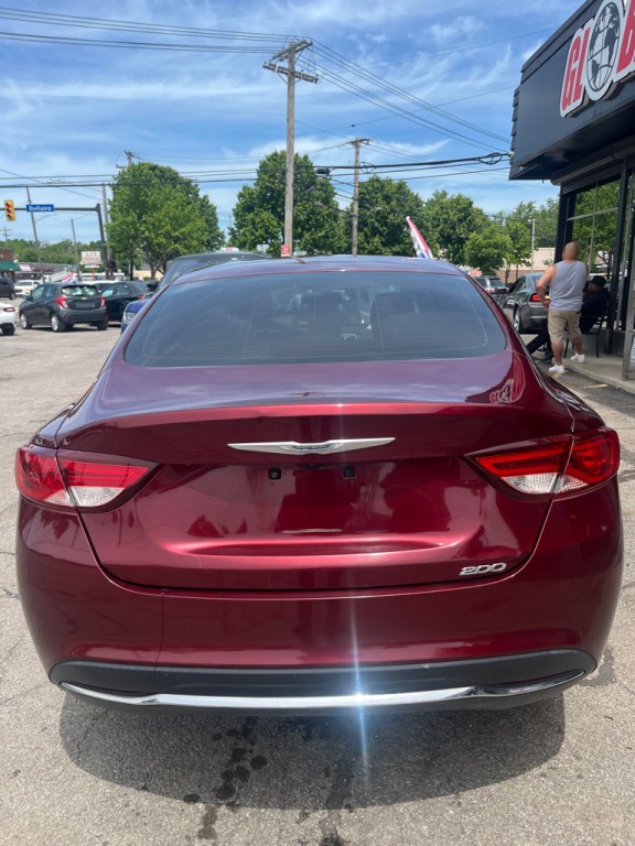2015 Chrysler 200 Image 4
