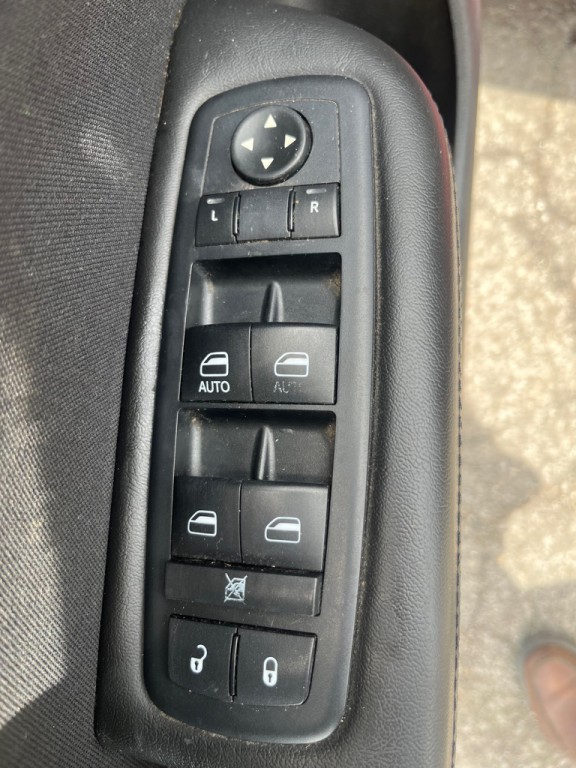 2015 Chrysler 200 Image 5