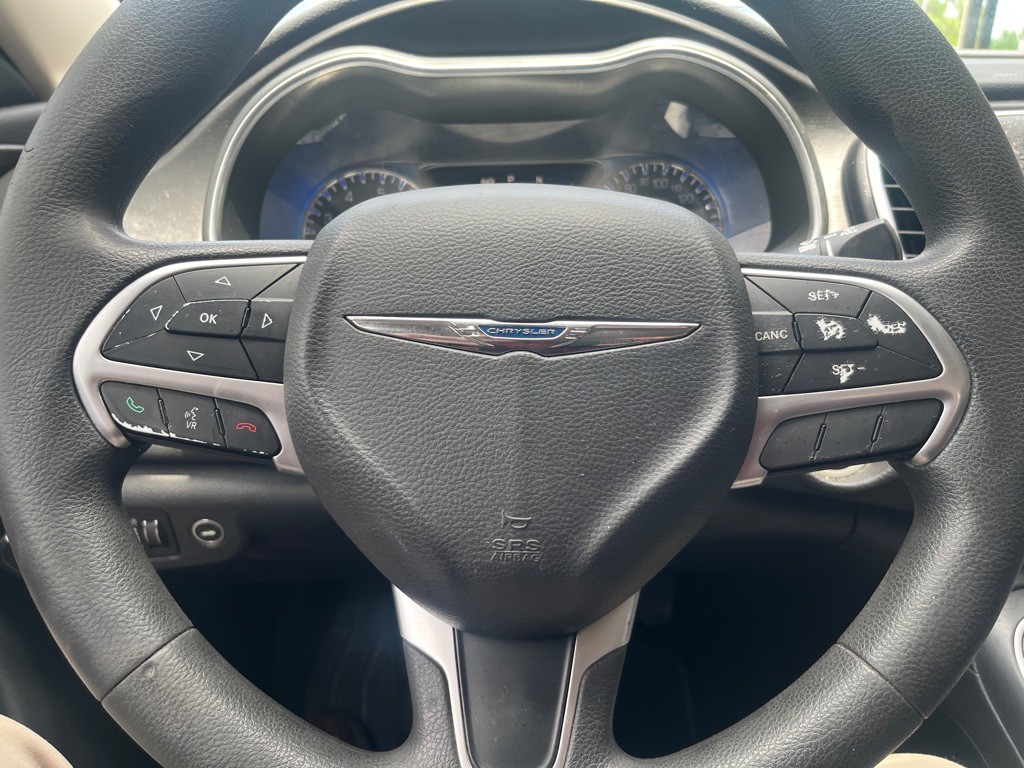 2015 Chrysler 200 Image 7