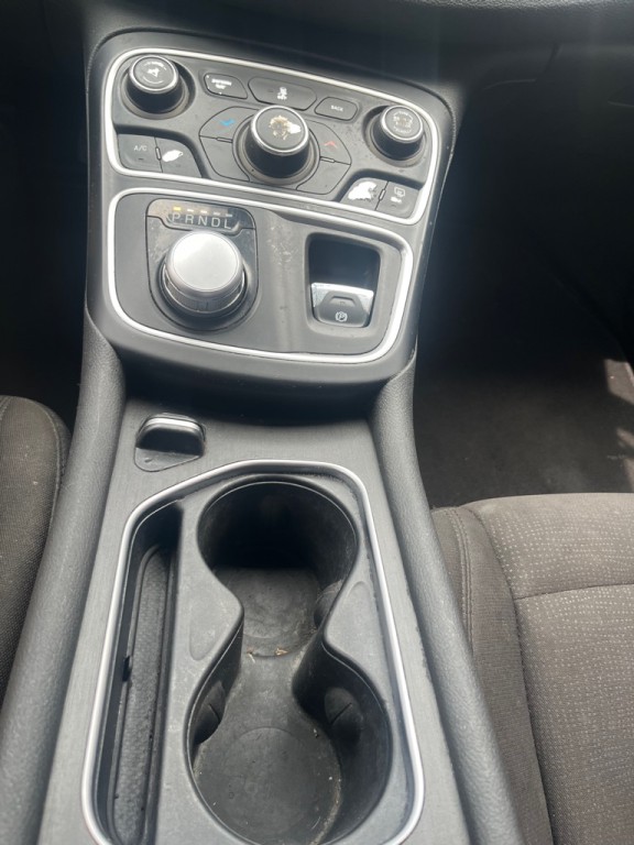 2015 Chrysler 200 Image 9