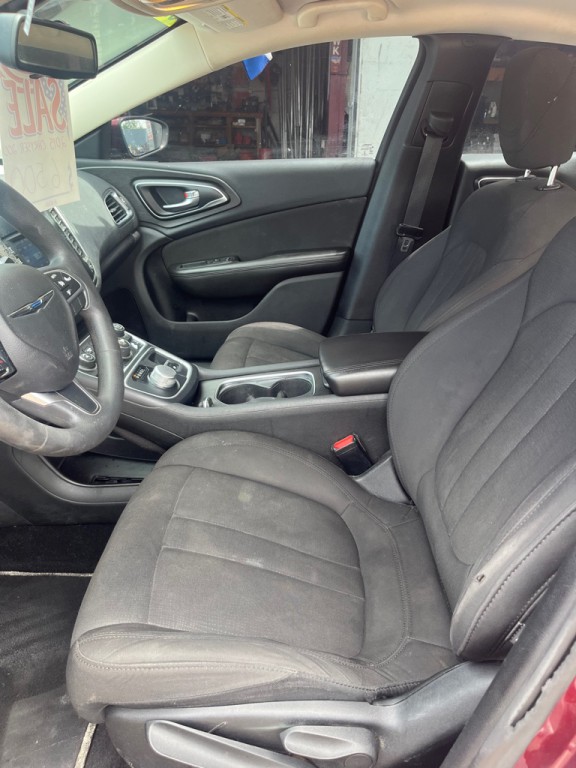 2015 Chrysler 200 Image 12