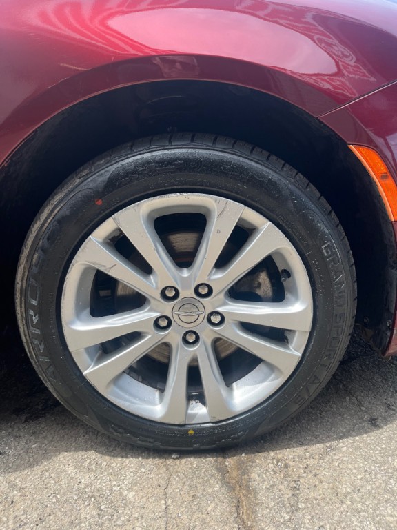 2015 Chrysler 200 Image 17