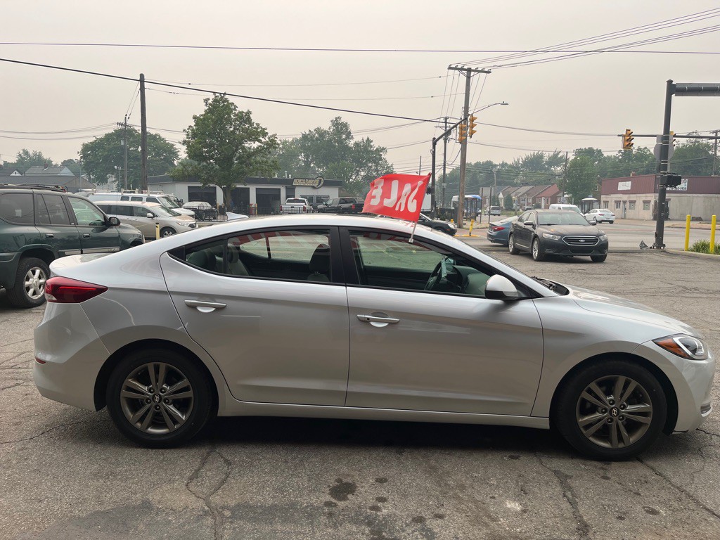 2018 Hyundai Elantra Image 3