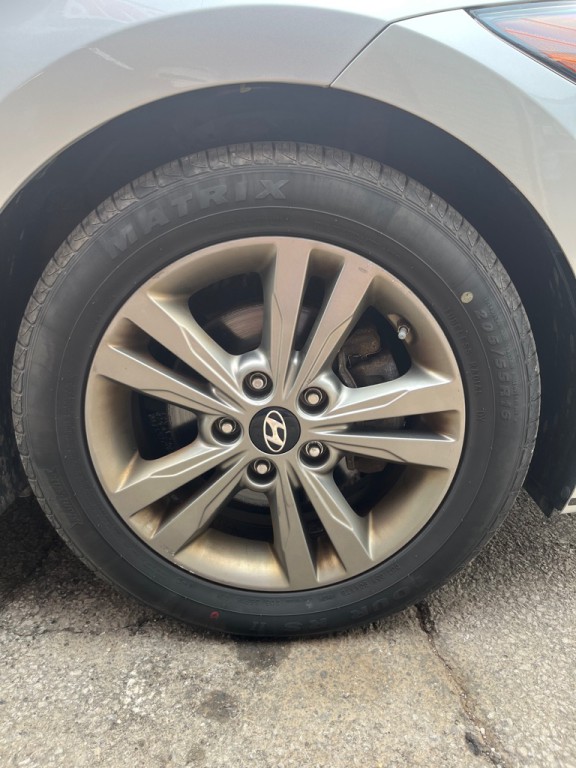 2018 Hyundai Elantra Image 18